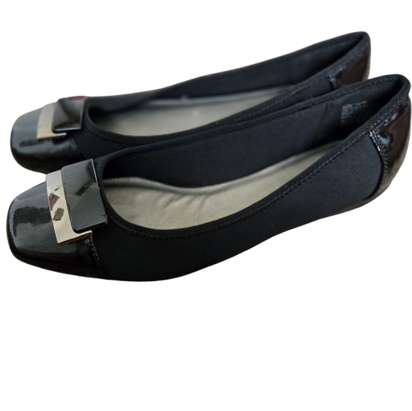 Marbella Elegant Black Flats with Accent Size 10W - Picture 3 of 6